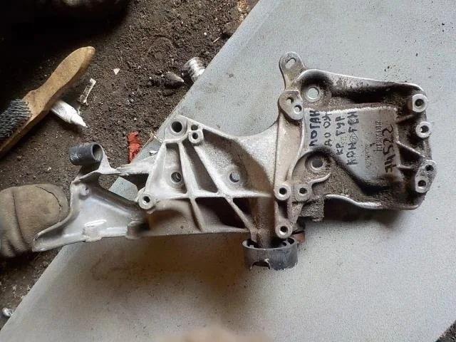 Кронштейн гидроусилителя Renault Symbol I рестайлинг (2002—2006)