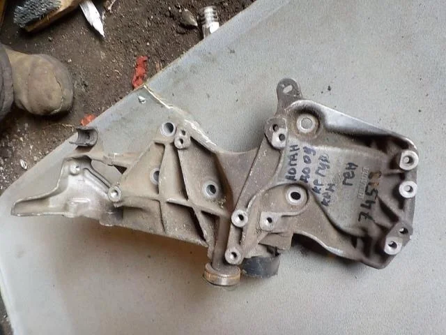 Кронштейн гидроусилителя Renault Symbol I рестайлинг (2002—2006)