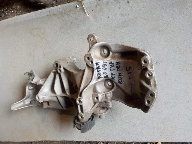 Кронштейн гидроусилителя Renault Symbol I рестайлинг (2002—2006)