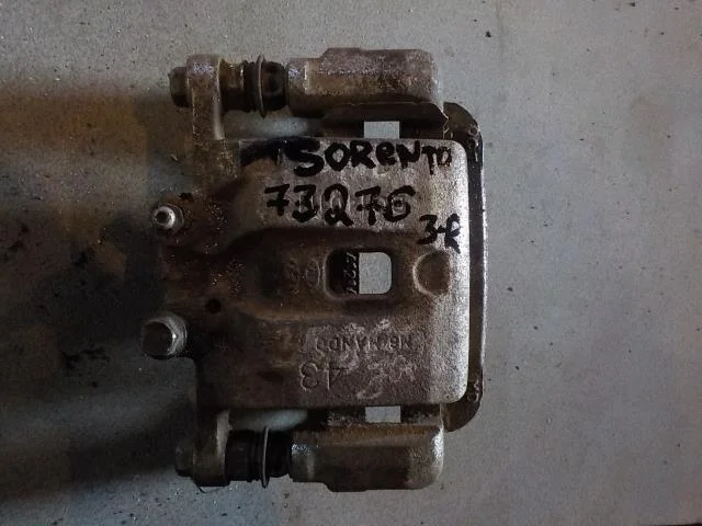 суппорт Kia Sorento I (2002—2006) Зад Право