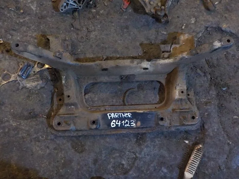 Подрамник Citroen Berlingo I рестайлинг (2002—2012) Перед