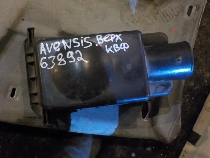 Корпус воздушного фильтра Toyota Corolla IX (2000—2004)   Верх