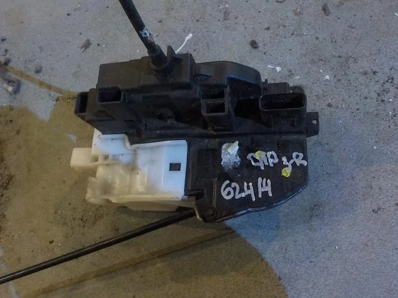 Замок двери Renault Symbol ll (2008—2012) Зад Право