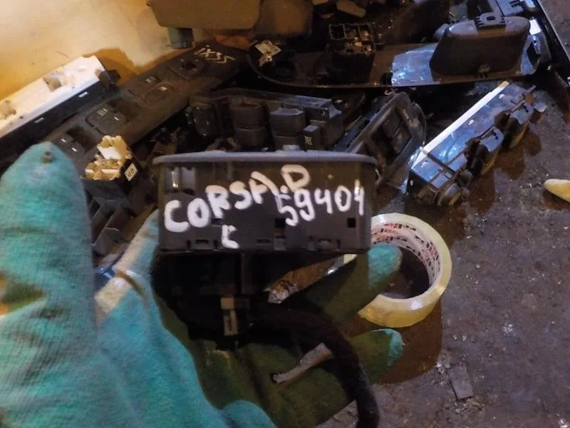 клавиши стеклоподъемников Opel Corsa D (2006—2010) Перед Лево
