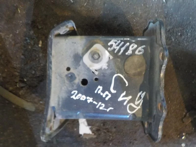 Кронштейн усилителя бампера Kia Ceed ED (2006—2010) Перед Право