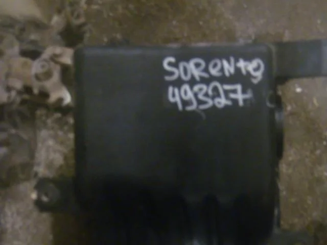 Корпус воздушного фильтра Kia Sorento I (2002—2006)