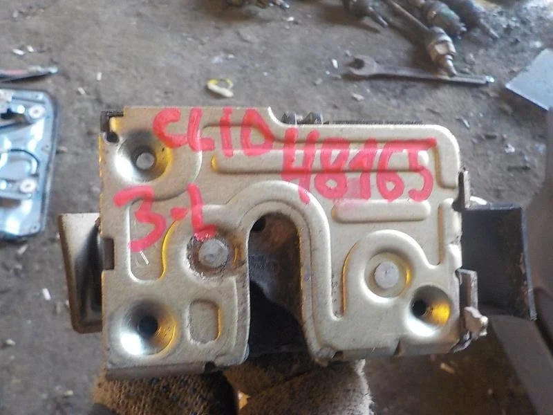 Замок двери Renault Symbol I рестайлинг (2002—2006) Зад Лево