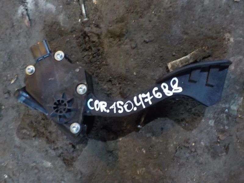 педаль акселератора Toyota Corolla X (2006—2010)