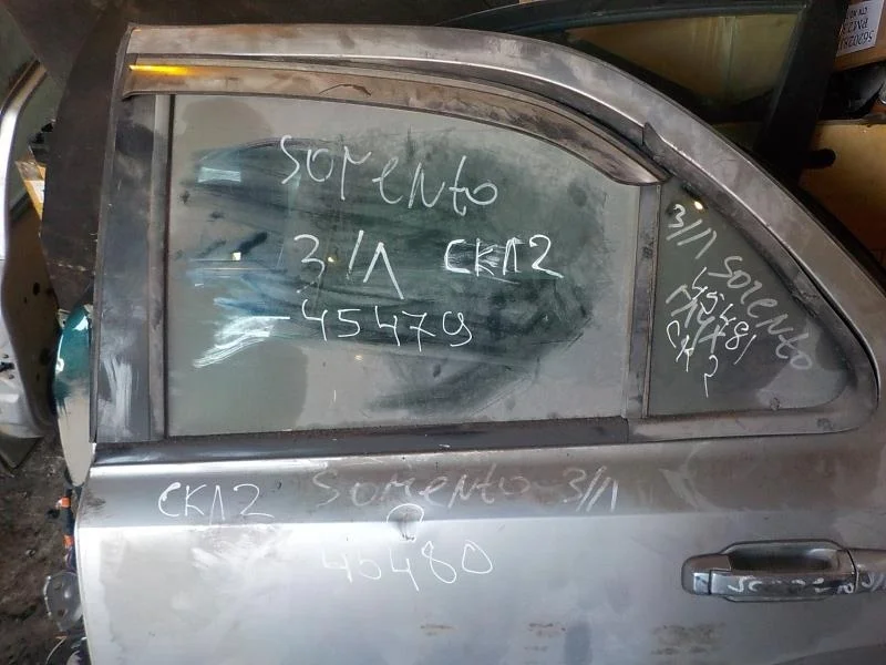 стекло Kia Sorento I (2002—2006) Зад Лево