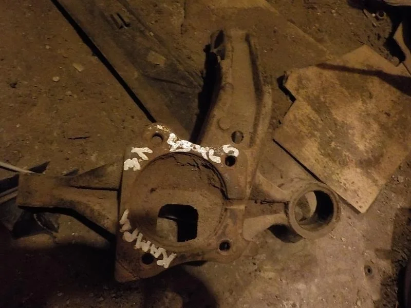 кулак поворотный Toyota Camry XV40 (2006—2009) Зад Лево