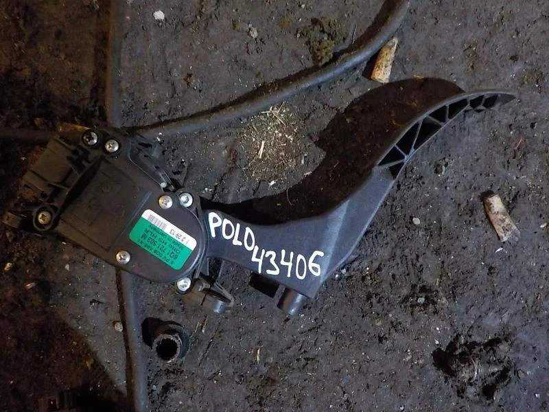 педаль акселератора Skoda Fabia II рестайлинг (2010—2014)