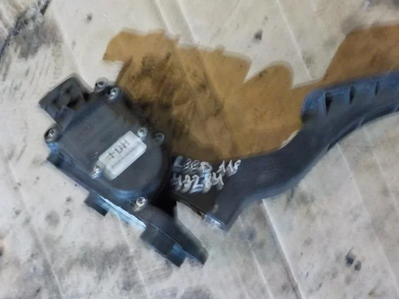 педаль акселератора Kia Ceed JD (2012—2015)