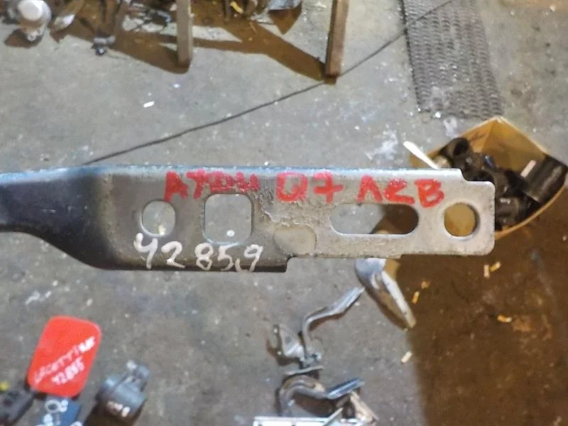 Петля капота Audi Q7 4L рестайлинг (2009—2015) Перед Лево