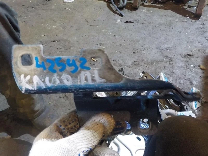 Петля капота Renault Symbol I рестайлинг (2002—2006) Перед Лево