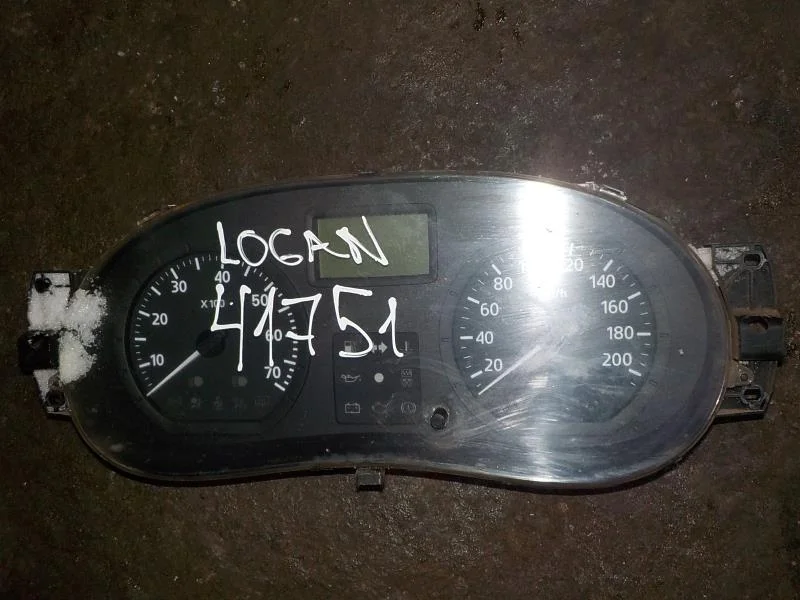 Панель приборов Renault Logan I (2004—2009)