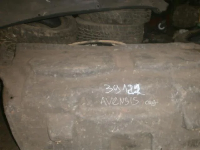 Обшивка багажника Toyota Avensis T250 (2003—2006)