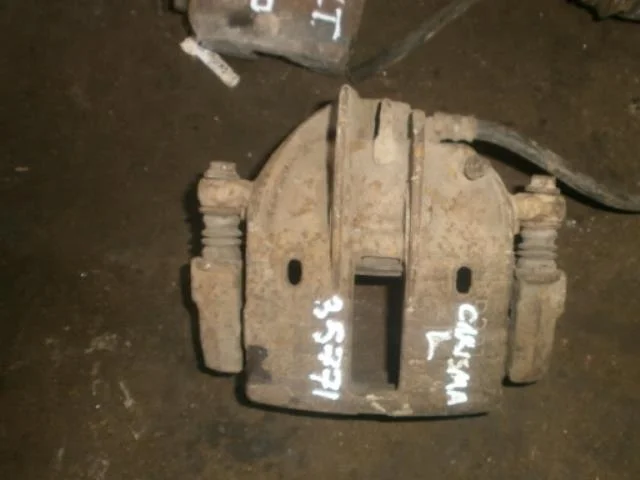 суппорт Mitsubishi Carisma I (1995—1999) Перед Лево