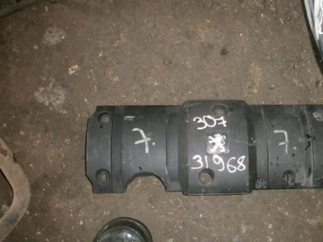 накладка клапанной крышки Peugeot 307 3C (2001—2005)