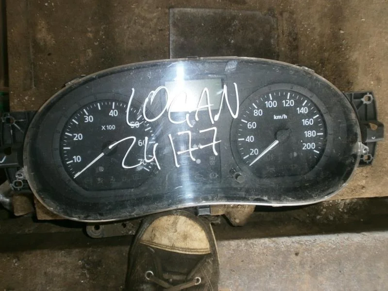 Панель приборов Renault Logan I (2004—2009)