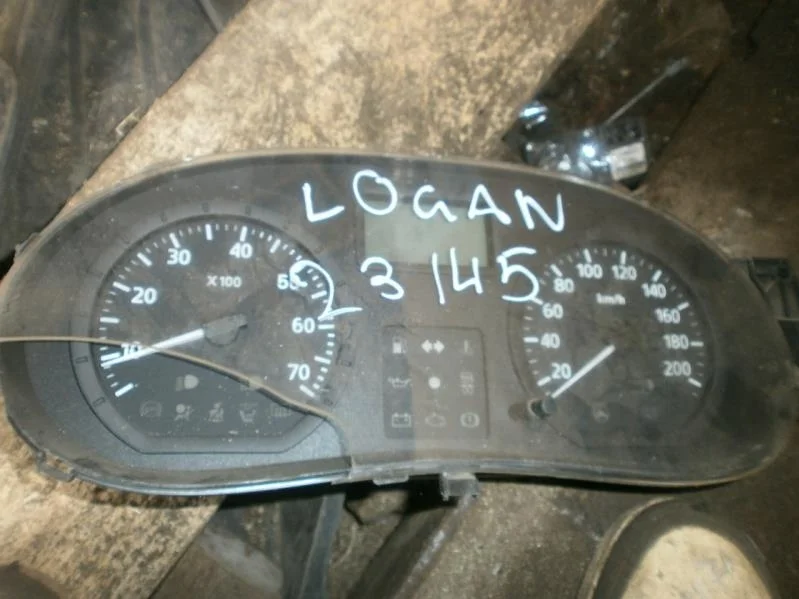 Панель приборов Renault Logan I (2004—2009)