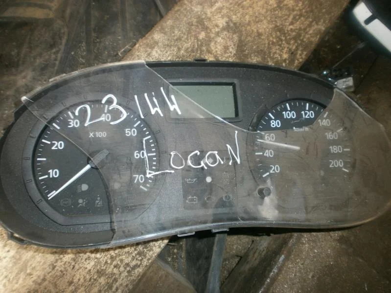 Панель приборов Renault Logan I (2004—2009)