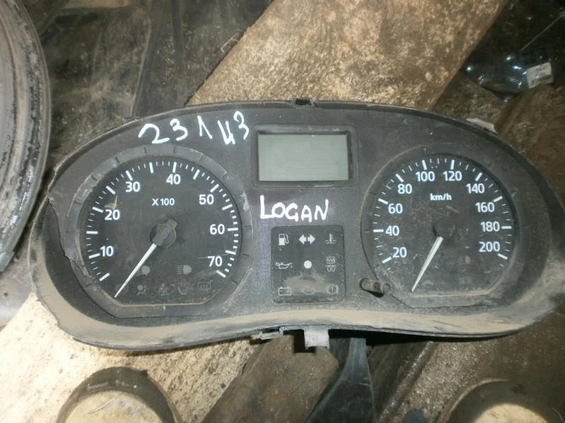 Панель приборов Renault Logan I (2004—2009)