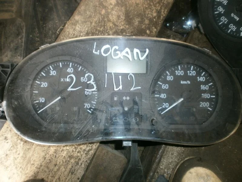 Панель приборов Renault Logan I (2004—2009)