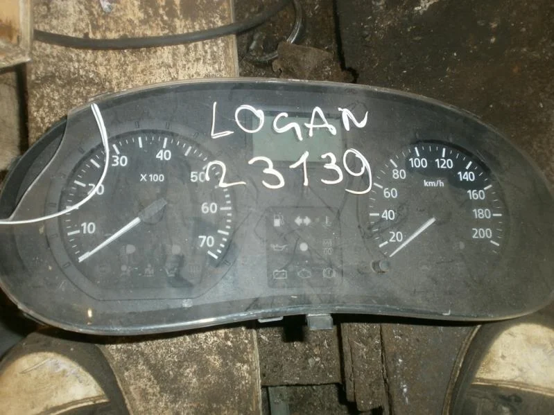Панель приборов Renault Logan I (2004—2009)