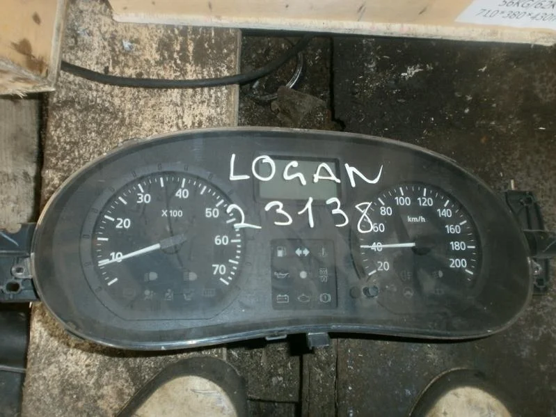 Панель приборов Renault Logan I (2004—2009)