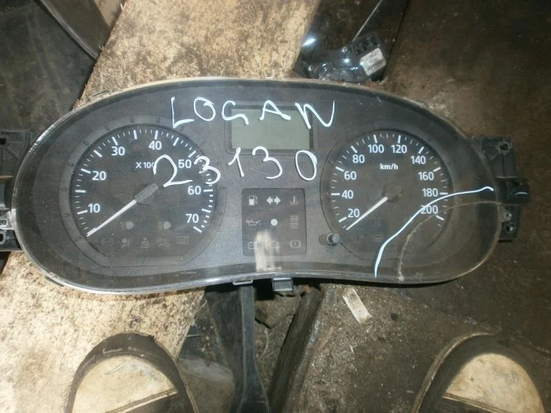 Панель приборов Renault Logan I (2004—2009)