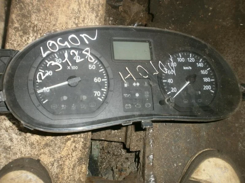 Панель приборов Renault Logan I (2004—2009)