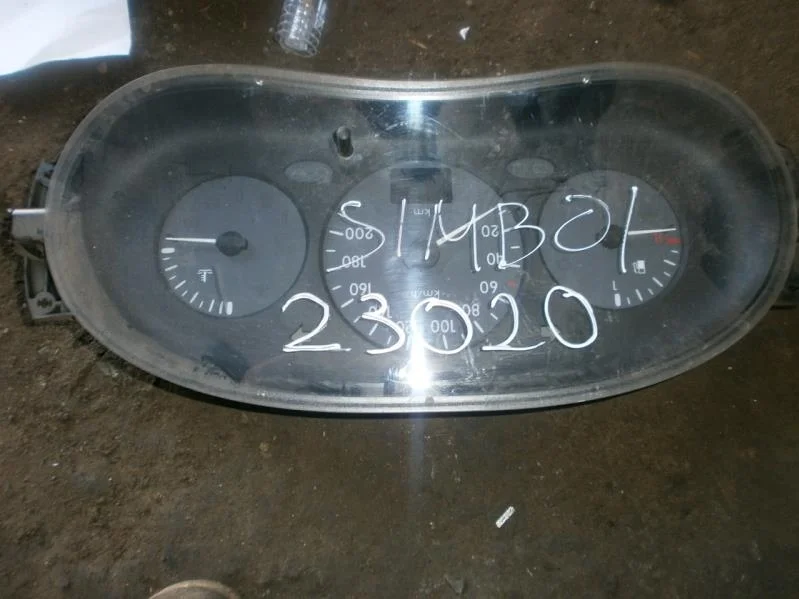 Панель приборов Renault Symbol I рестайлинг (2002—2006)