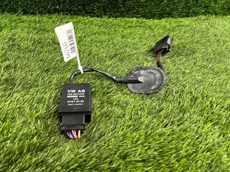 Реле топливного насоса Volkswagen Passat 2007 1K0906093F B6 VARIANT BWA 2.0T, заднее