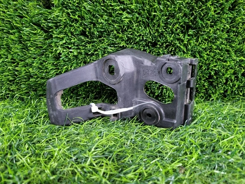 Кронштейн крепления бампера Audi A4 2007 8E0853921D B7 BFB 1.8T, передний левый