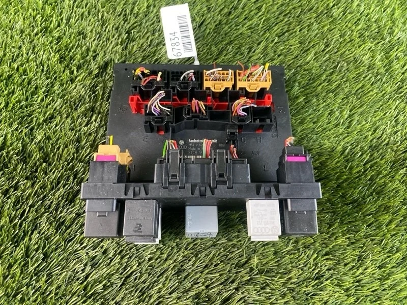 Блок управления бортовой сети Volkswagen Passat 2010 3C8937049E B6 VARIANT CDA 1.8T