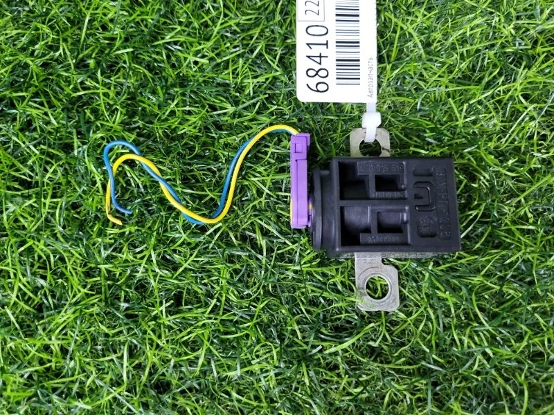 Предохранитель Volkswagen Passat 2007 4F0915519 B6 AXZ 3.2