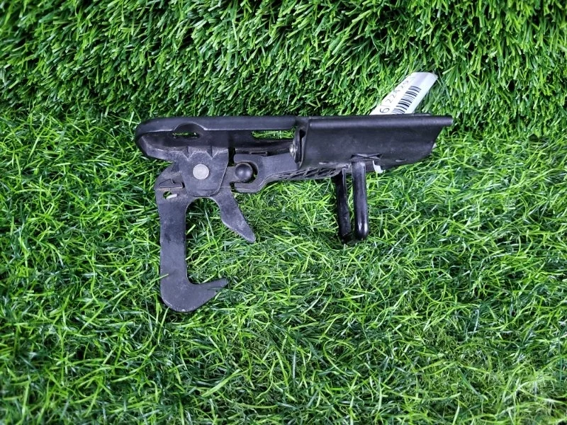 Замок капота Volkswagen Passat 2007 3C0823480 B6 AXZ 3.2, передний