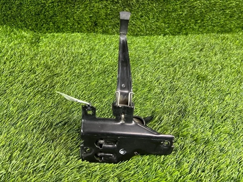 Замок капота Audi A4 2004 8E0823480D B6 AMB 1.8T, передний