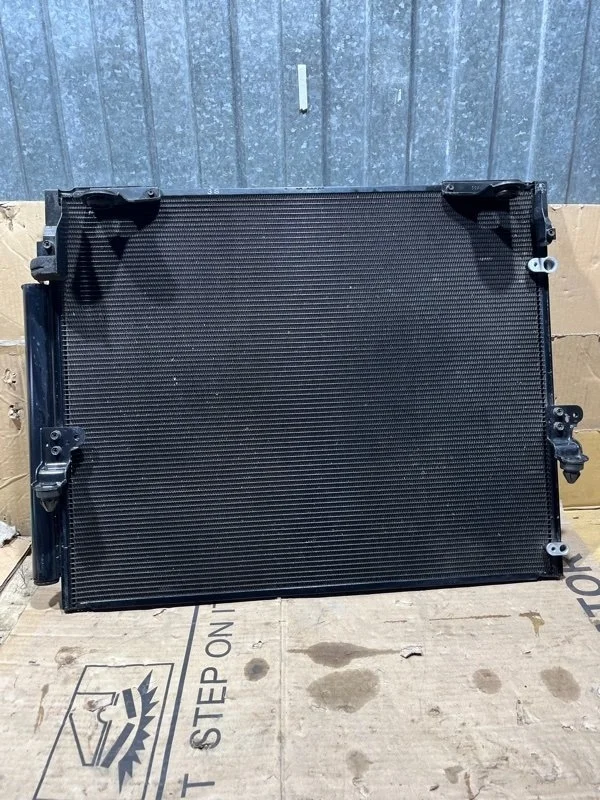 Радиатор кондиционера Toyota Land Cruiser 2015 8846060400 URJ200 1VD-FTV 4.5