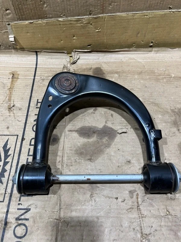 Рычаг передний верхний левый Toyota Land Cruiser 2015 4863060030 URJ200 1VD-FTV 4.5