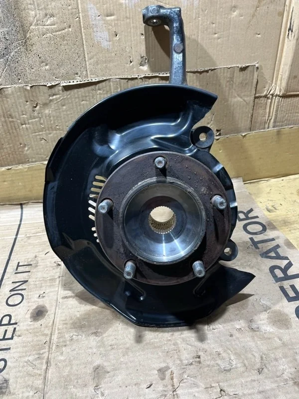 Кулак поворотный Toyota Land Cruiser 2015 4321260190 URJ200 1VD-FTV 4.5, передний левый