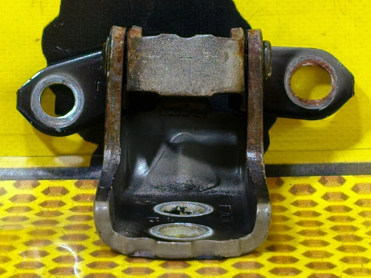 Петля двери передняя верхняя Nissan Pathfinder 2011 80400ZP80A R51 V9X, передняя левая