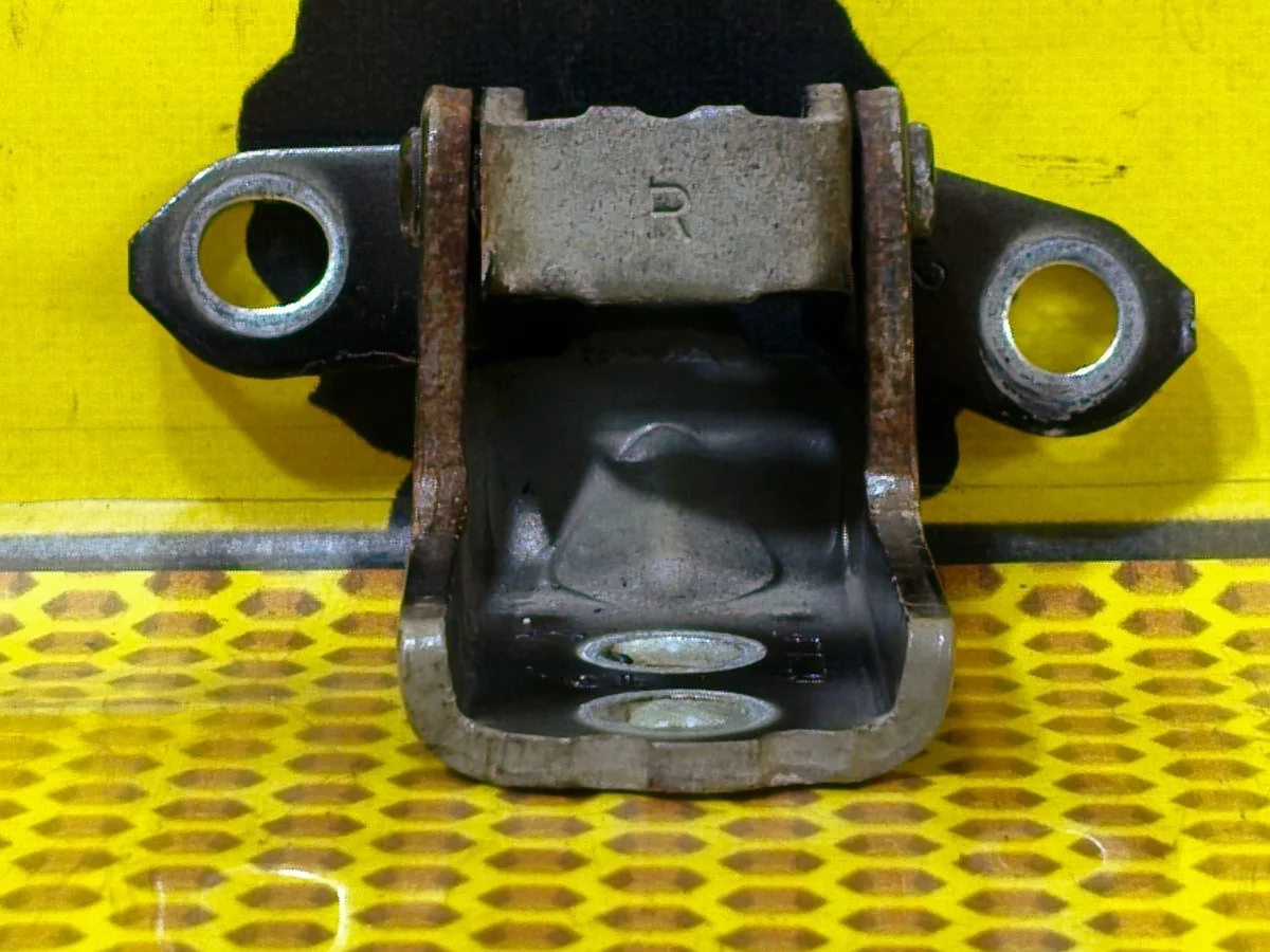 Петля двери передняя верхняя Nissan Pathfinder 2011 80401ZP80A R51 V9X, передняя правая