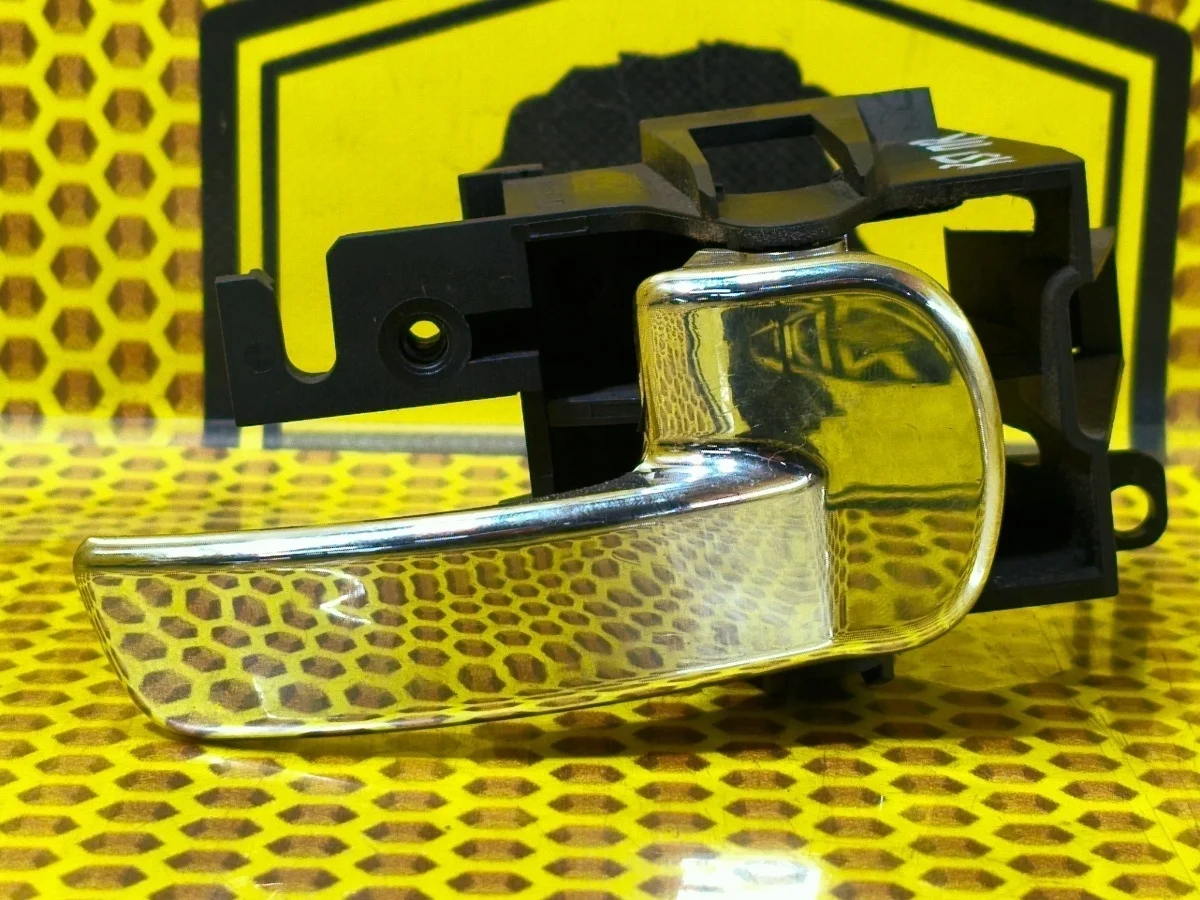 Ручка двери внутренняя Nissan Pathfinder 2011 806704X02B R51 V9X, передняя правая