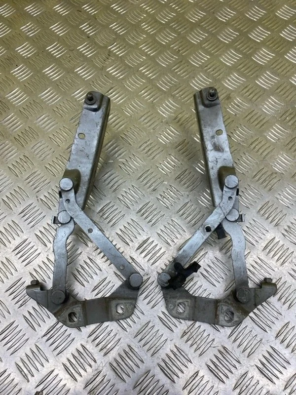 Петля капота Land Rover Range Rover Evoque I (2011-2018) 2014 LR001562 2.2 D 224DT