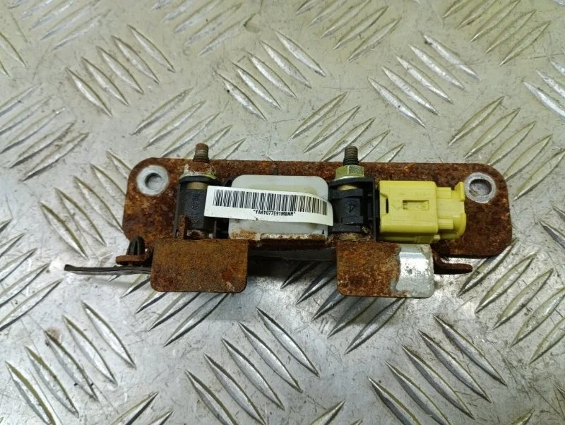 Датчик удара Nissan Pathfinder (R51M) 2004-2013 2007 98830AY00A ВНЕДОРОЖНИК 2.5 D YD25DDTI