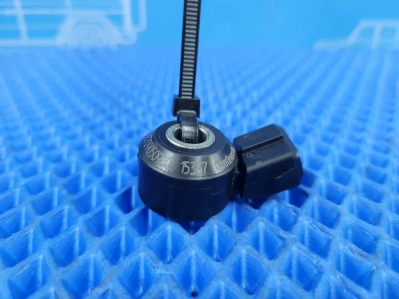 Датчик детонации Mercedes-Benz A-Class 2014 A2709050900 W176 М270910