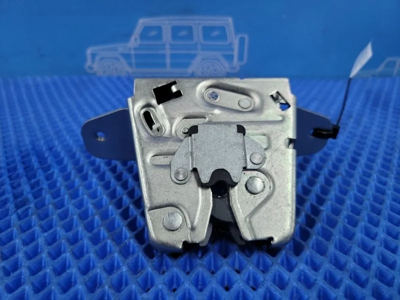 Замок багажника Mercedes-Benz C-Class 2011 A2047400435 W204 М271860