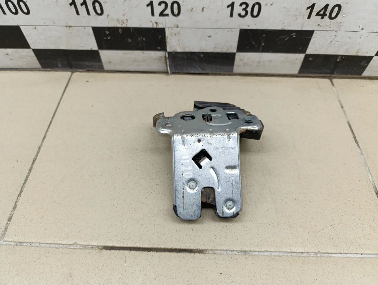 Замок багажника Jetta 2011>