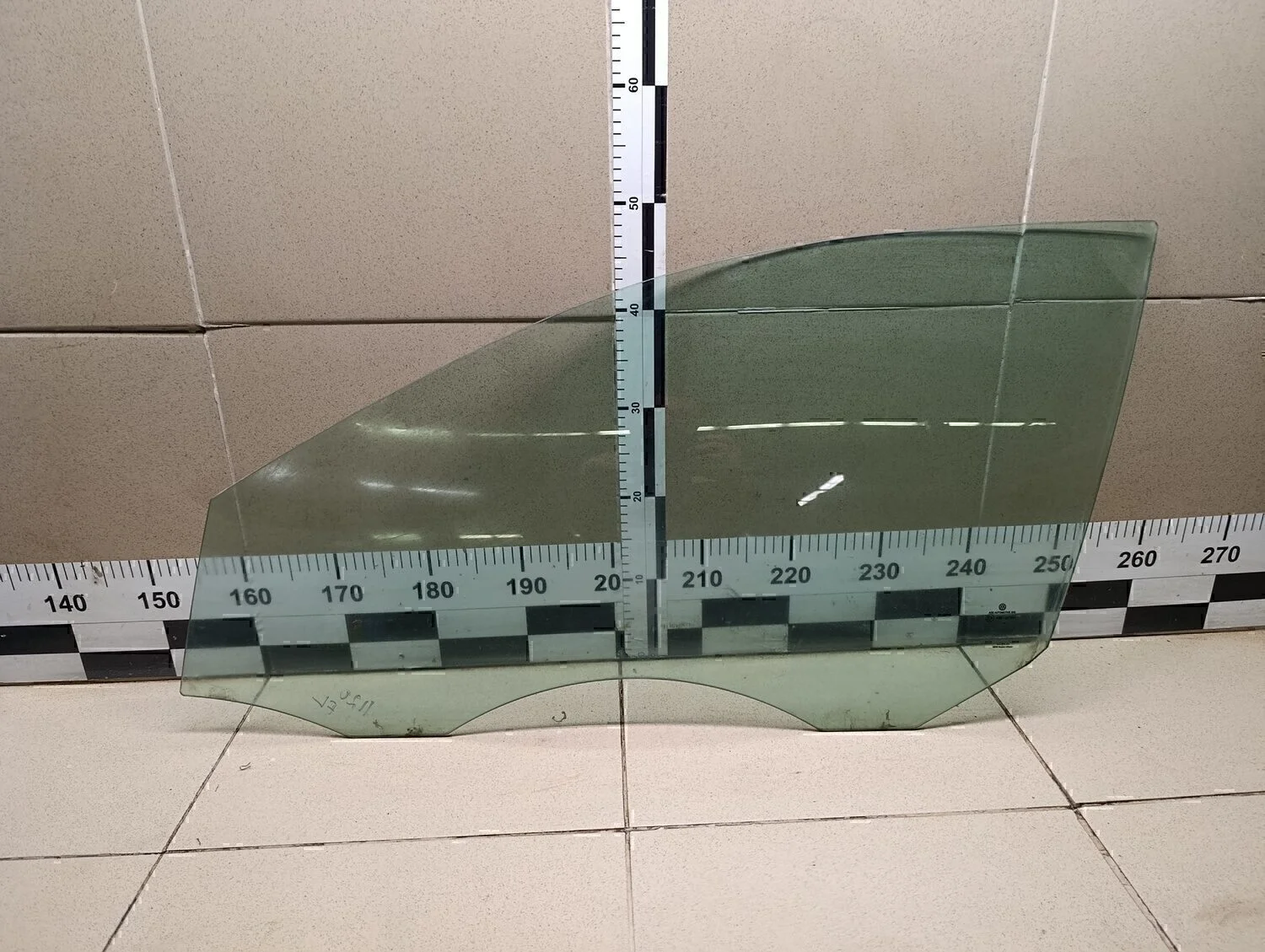 Стекло двери передней левой Jetta 2011>